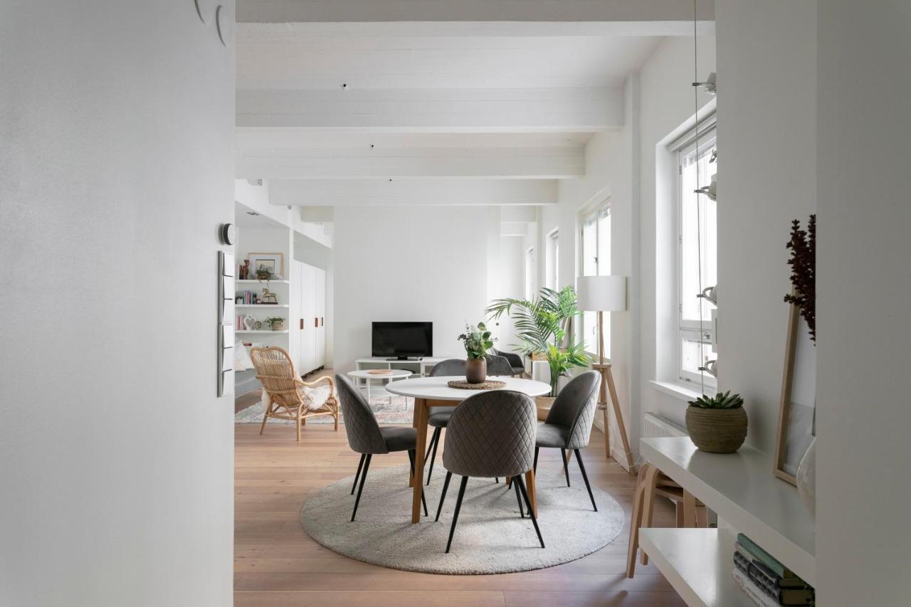 2Ndhomes Loft Apartment With Spa & Balcony By The White Church Helsínquia Exterior foto